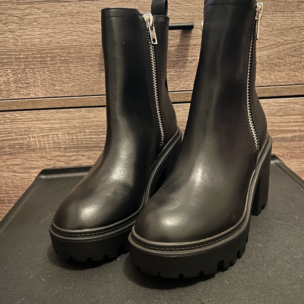 Fall Boots Urban Outfitters - Picture 4 of 8